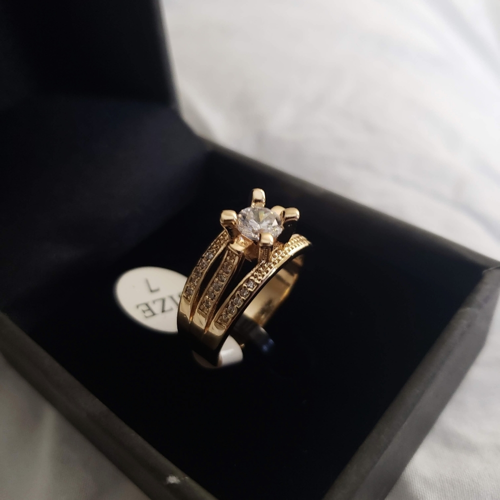 Ring with Crystal 🎁